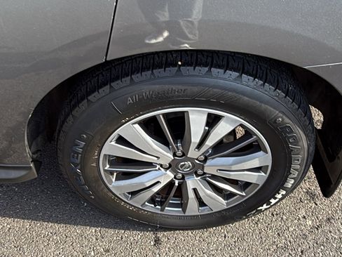 Used 2020 Nissan Pathfinder SL image 22