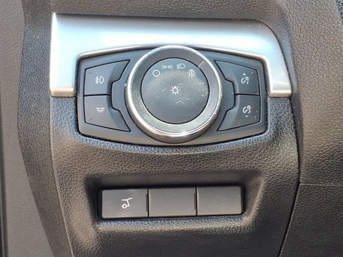 Used 2017 Ford Explorer XLT w/ Equipment Group 201A FWD image 19