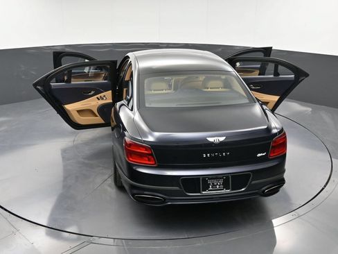 Used 2025 Bentley Flying Spur Plug-In Hybrid AWD/4WD image 39