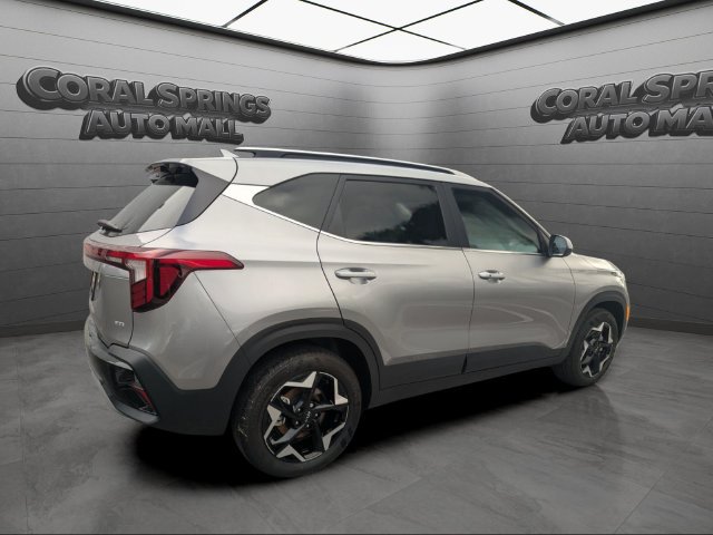 Used 2025 Kia Seltos EX w/ EX Sunroof Package AWD/4WD image 7