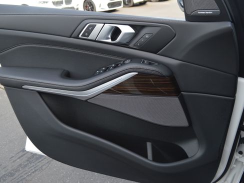 Used 2025 BMW X5 xDrive40i AWD/4WD image 13