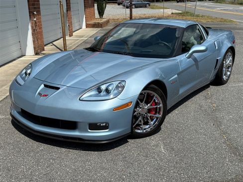 Used 2012 Chevrolet Corvette Z06 w/ 2LZ Preferred Equipment Group image 3