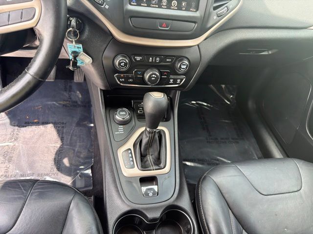 Used 2017 Jeep Cherokee Latitude w/ True North Edition AWD/4WD image 13