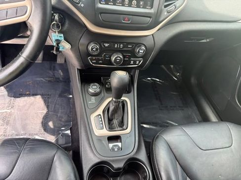 Used 2017 Jeep Cherokee Latitude w/ True North Edition AWD/4WD image 13
