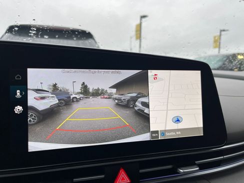 Used 2025 Hyundai Elantra SEL image 18