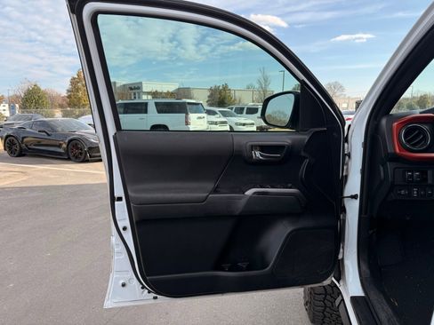 Used 2019 Toyota Tacoma TRD Off-Road image 19