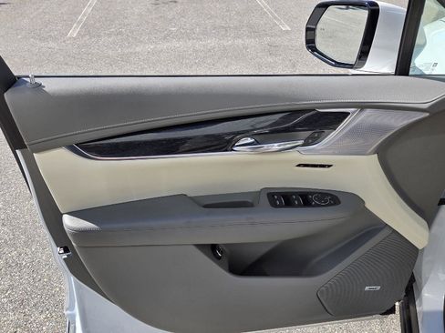 Used 2024 Cadillac XT6 Premium Luxury w/ Technology Package image 9