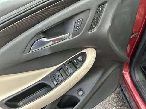 Used 2019 Buick Envision Essence AWD/4WD image 17
