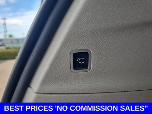 Used 2018 Chrysler Pacifica Touring-L FWD image 14