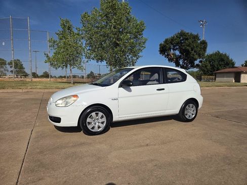 Used 2009 Hyundai Accent GS FWD image 2