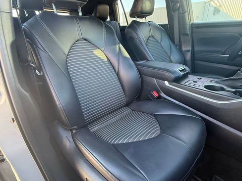 Used 2023 Toyota Highlander XSE image 17