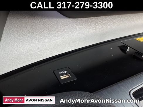 Used 2025 Toyota Sienna XLE FWD image 33
