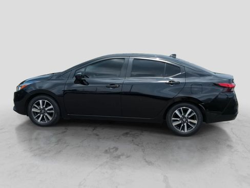 Used 2021 Nissan Versa SV FWD image 5