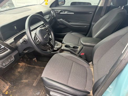 Used 2025 Kia Seltos S FWD image 5
