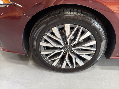 Used 2024 Nissan Altima 2.5 SV FWD image 9