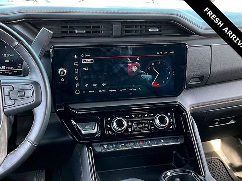 Used 2025 GMC Sierra 2500 AT4 w/ AT4 Premium Plus Package image 10