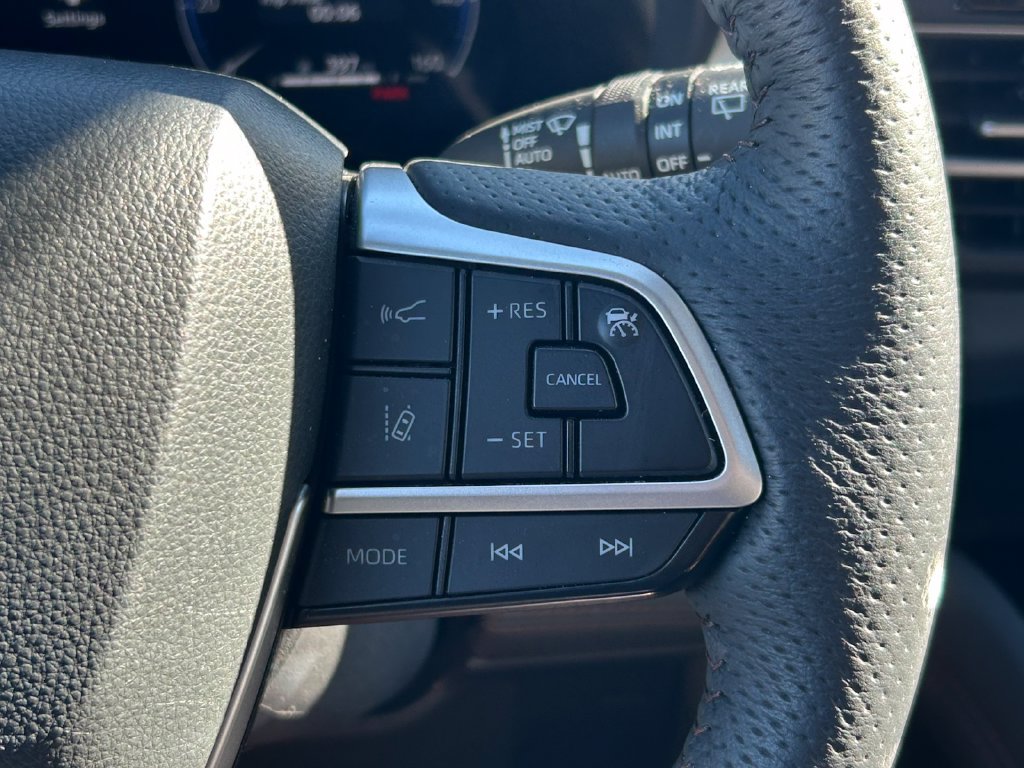 Used 2025 Toyota Sienna Platinum AWD/4WD image 46