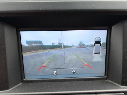 Used 2018 Ford Explorer XLT image 18