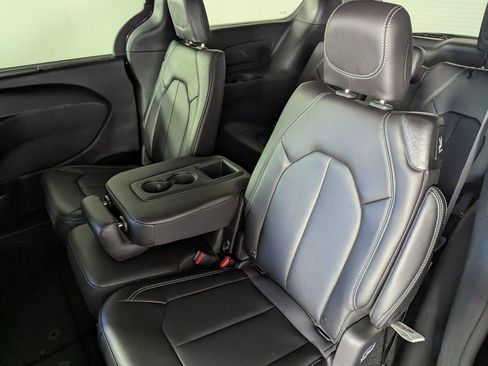 New 2026 Chrysler Pacifica Select image 15