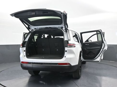 Used 2025 Jeep Grand Cherokee L Laredo image 66