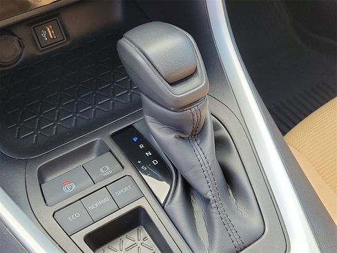 Used 2025 Toyota RAV4 LE image 27