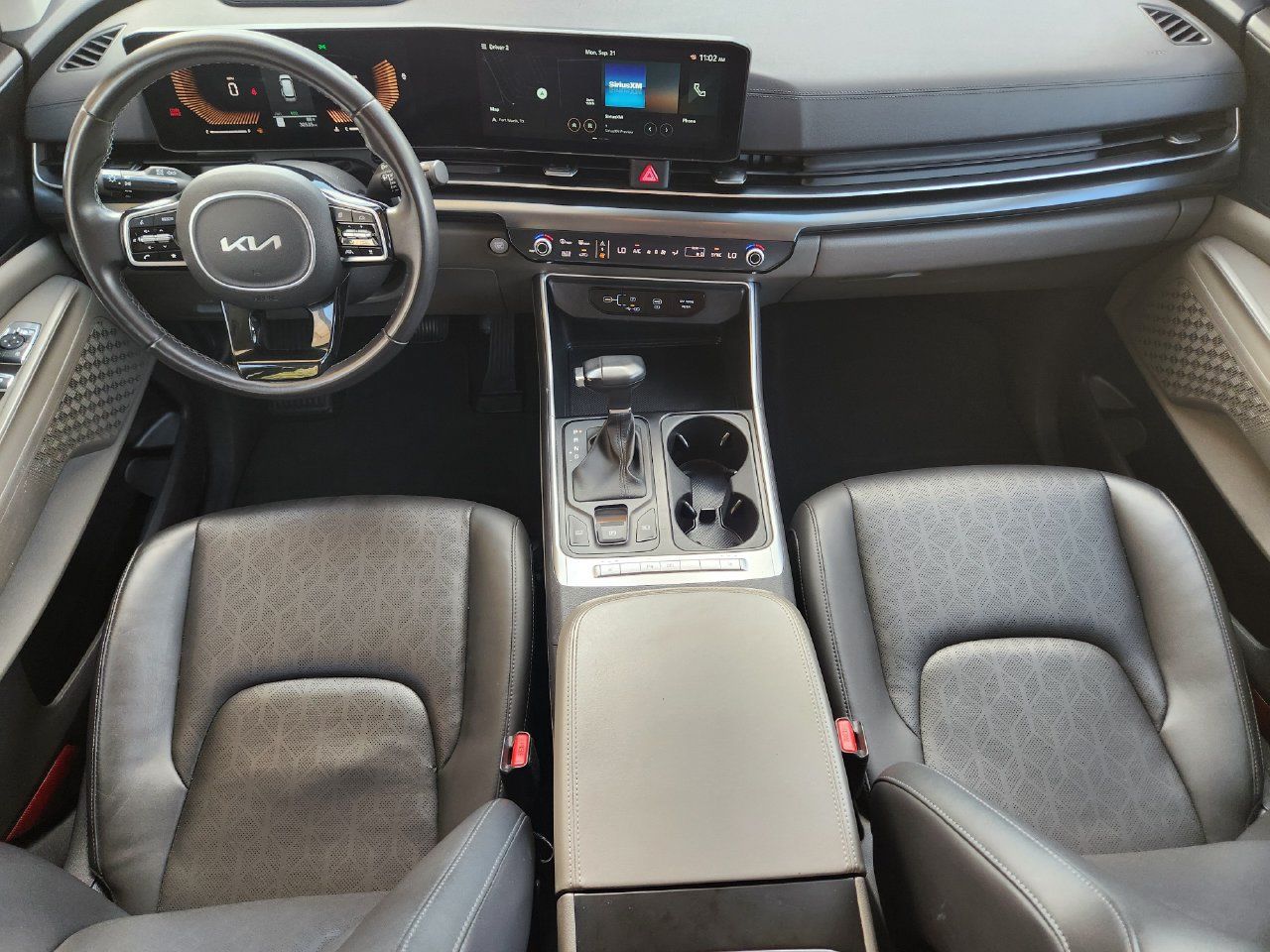 Used 2025 Kia Carnival FWD image 24