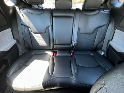 Used 2025 Jeep Compass Latitude AWD/4WD image 38