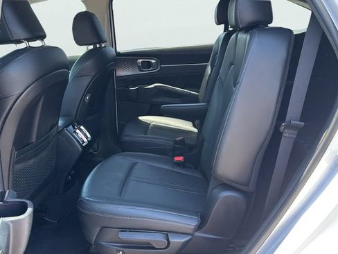 Used 2023 Kia Sorento SX AWD/4WD image 16