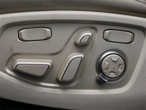 Used 2018 Genesis G90 3.3T Premium image 10