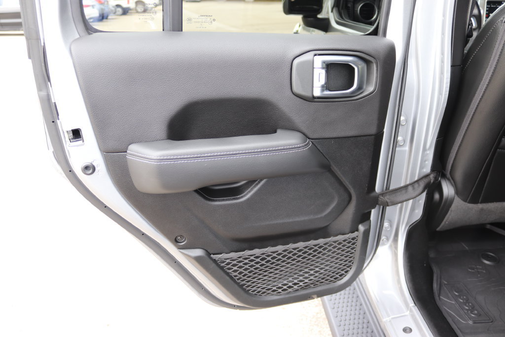 Used 2021 Jeep Wrangler Unlimited Sahara w/ Uconnect 4C Nav & Sound Group AWD/4WD image 14