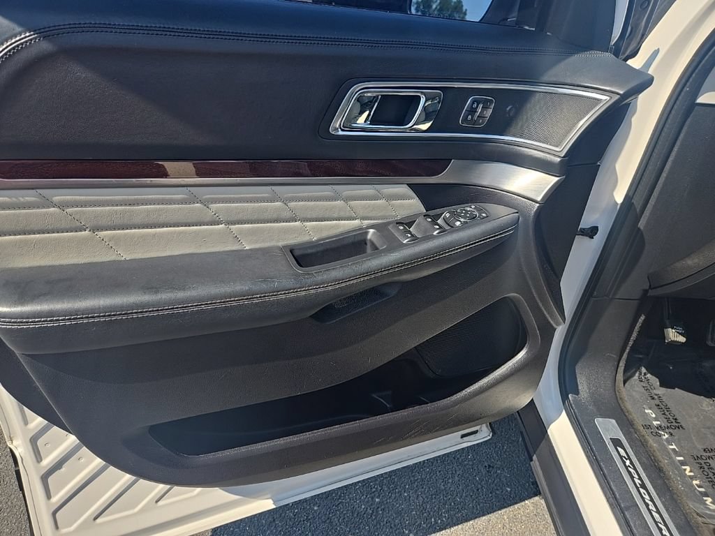 Used 2016 Ford Explorer Platinum AWD/4WD image 9