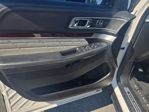 Used 2016 Ford Explorer Platinum AWD/4WD image 9