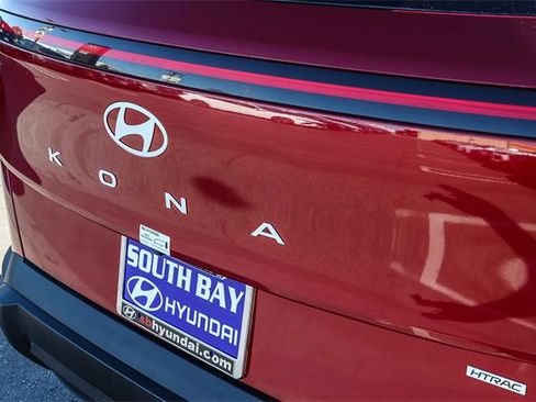 Certified 2025 Hyundai Kona SEL image 7