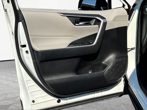 Used 2019 Toyota RAV4 XLE FWD image 20