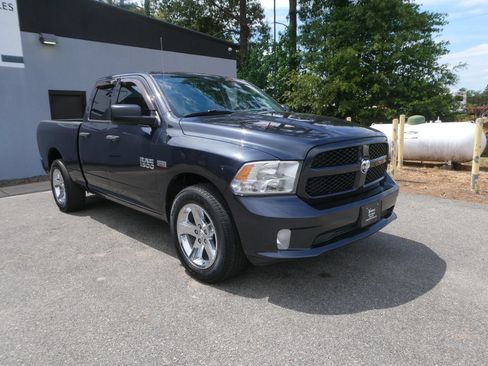 Used 2014 RAM 1500 Express RWD image 3