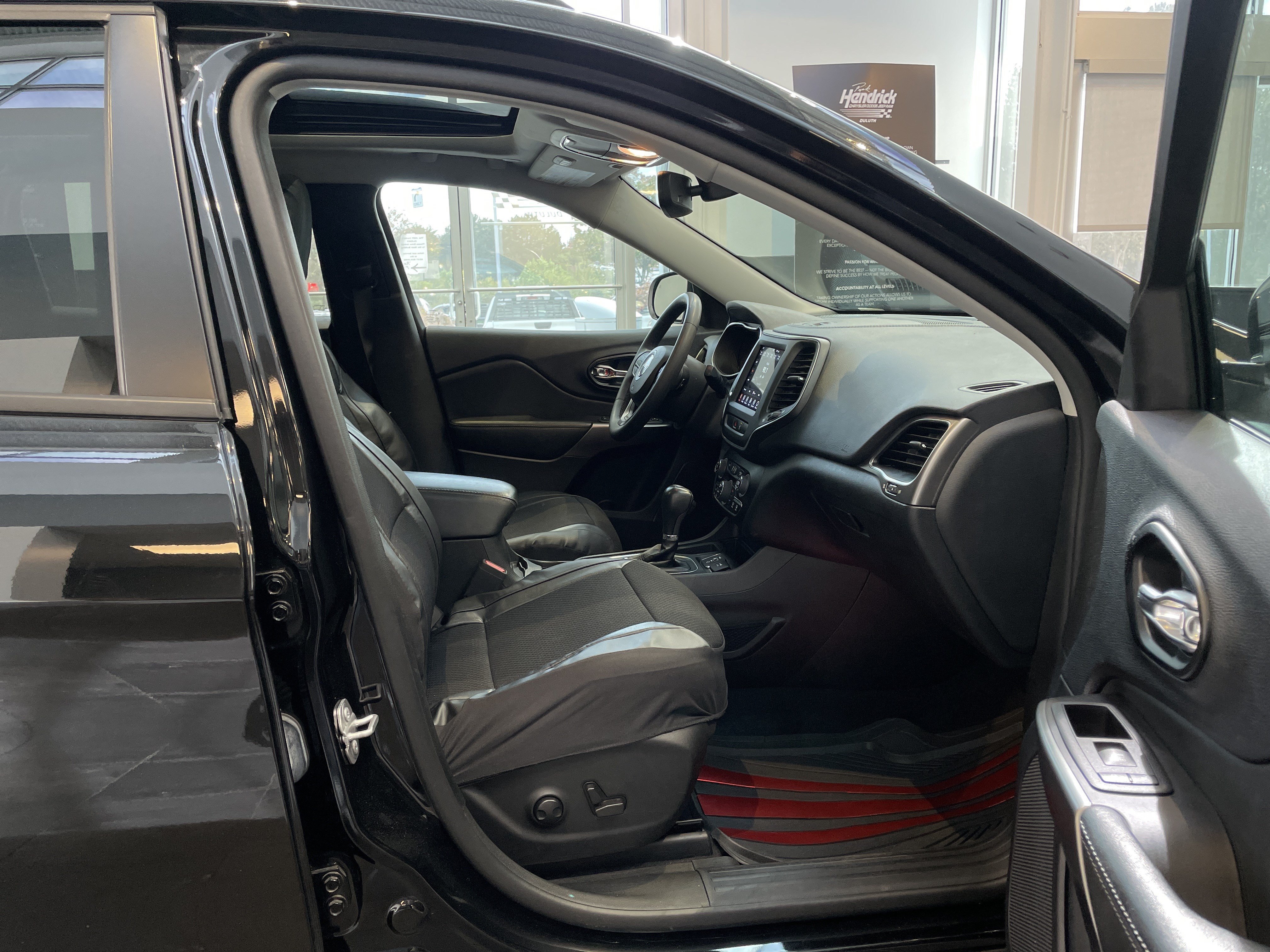 Used 2022 Jeep Cherokee Latitude Lux w/ Sun & Sound Group FWD image 35