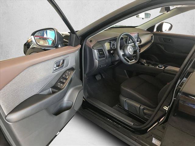 Used 2023 Nissan Rogue S AWD/4WD image 12