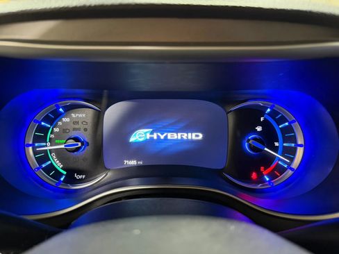 Used 2023 Chrysler Pacifica Touring-L FWD image 47