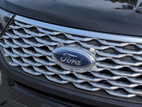 Used 2020 Ford Explorer Platinum w/ Premium Technology Package AWD/4WD image 12