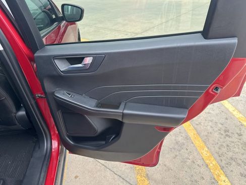 Used 2022 Ford Escape SEL image 29