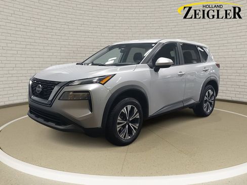 Used 2023 Nissan Rogue SV image 1