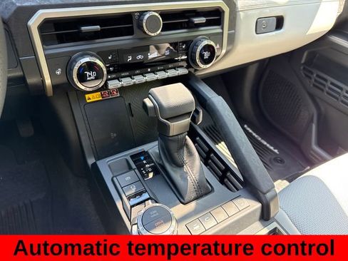 Used 2025 Toyota Tacoma Limited AWD/4WD image 18