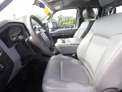 Used 2014 Ford F250 XL w/ Power Equipment Group RWD image 2