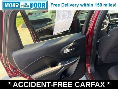 Used 2019 Jeep Cherokee Latitude w/ Popular Appearance Group FWD image 37
