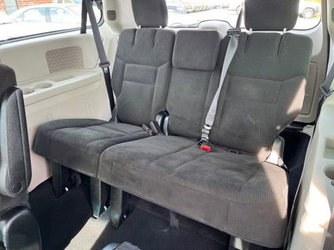 Used 2015 Dodge Grand Caravan American Value Package image 12