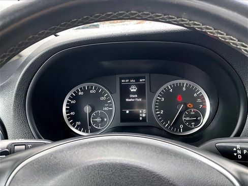 Used 2018 Mercedes-Benz Metris Passenger image 18