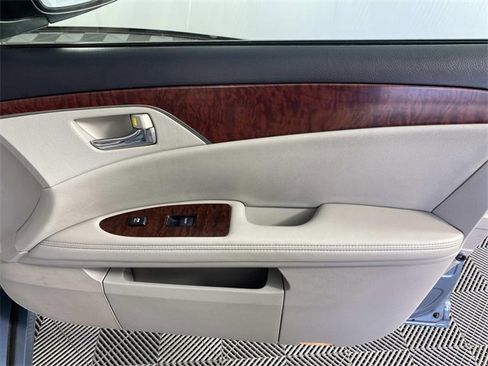 Used 2011 Toyota Avalon Limited image 22