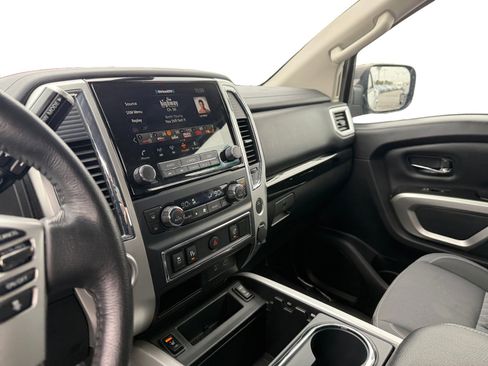 Used 2021 Nissan Titan SV w/ SV Convenience Package image 12