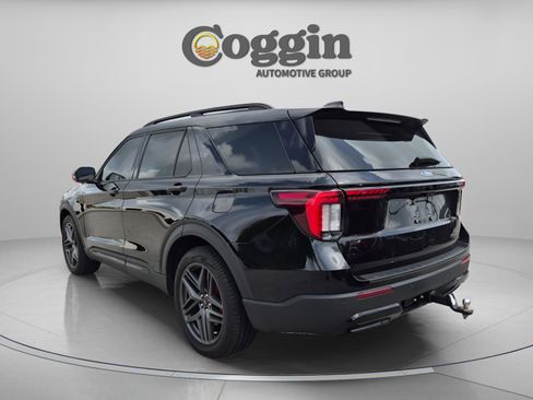 Used 2025 Ford Explorer ST-Line w/ Premium Package RWD image 3