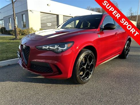 Used 2024 Alfa Romeo Stelvio Quadrifoglio image 4